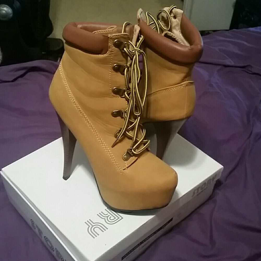 Lace up boots